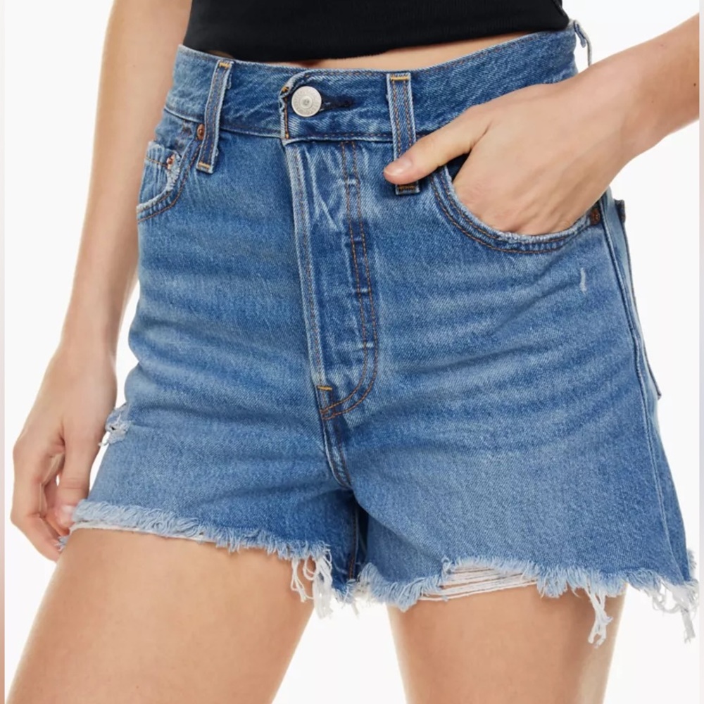 NWT Levi's Ribcage Super high-rise denim shorts